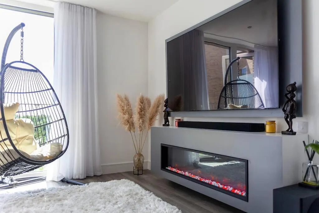 London Heathrow Skyline Deluxe 2Bd Condo West Drayton  0*, West Drayton (Middlesex)