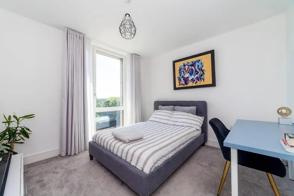 Apartment London Heathrow Skyline Deluxe 2Bd Condo West Drayton