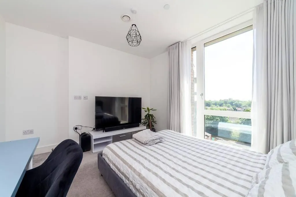 London Heathrow Skyline Deluxe 2Bd Condo West Drayton  United Kingdom