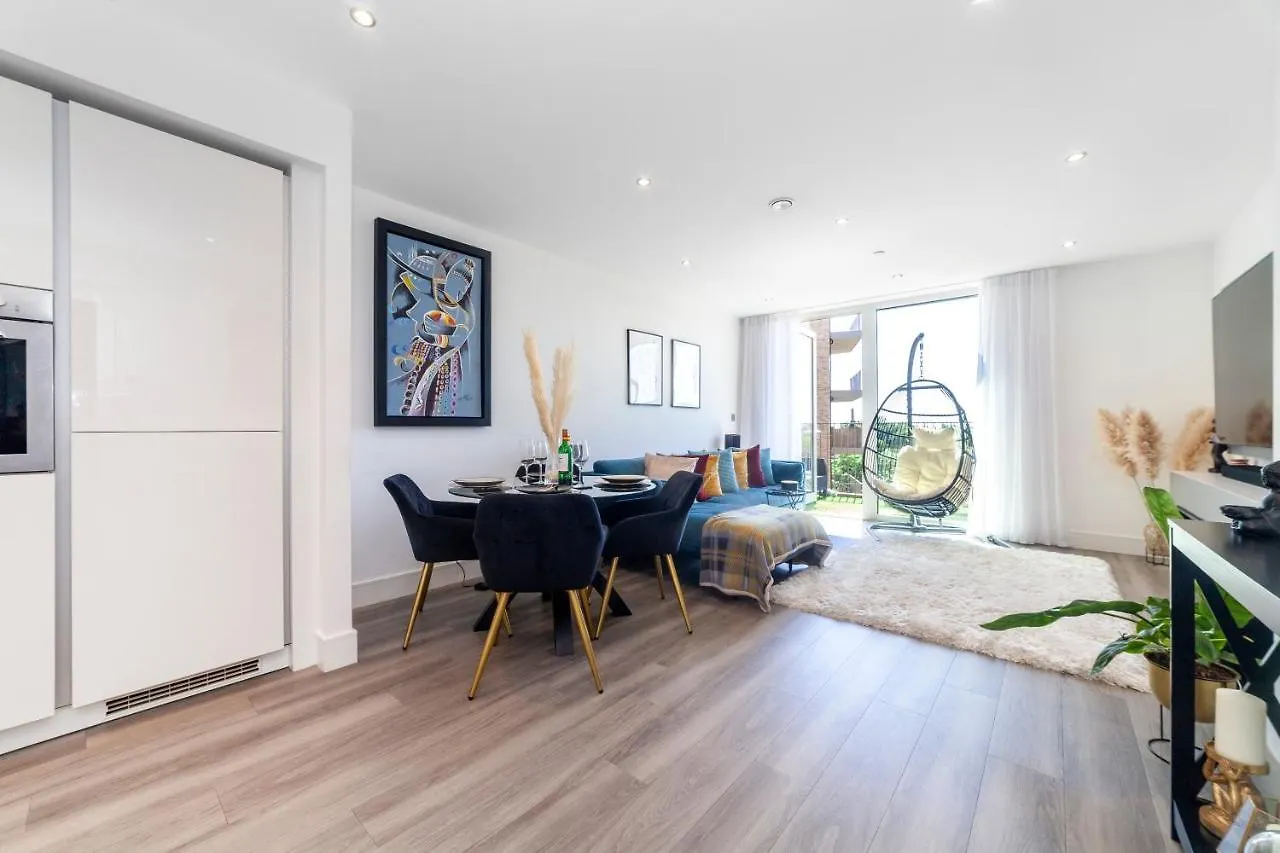 Apartment London Heathrow Skyline Deluxe 2Bd Condo West Drayton