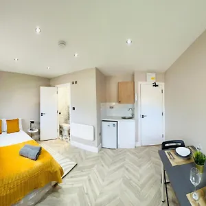  Guest house London Heathrow Airport Only 5 Mins To Airport