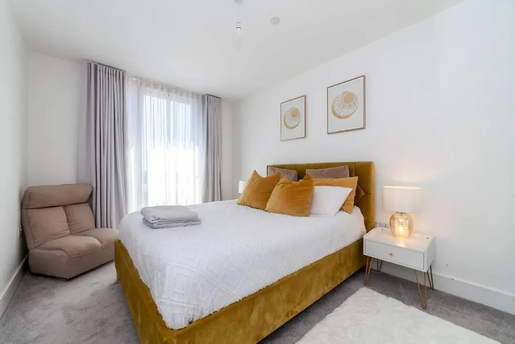 Apartment London Heathrow Skyline Deluxe 2Bd Condo West Drayton