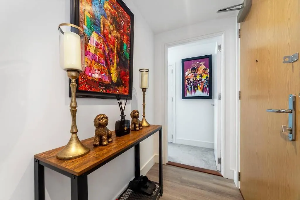 London Heathrow Skyline Deluxe 2Bd Condo West Drayton  0*, West Drayton (Middlesex)