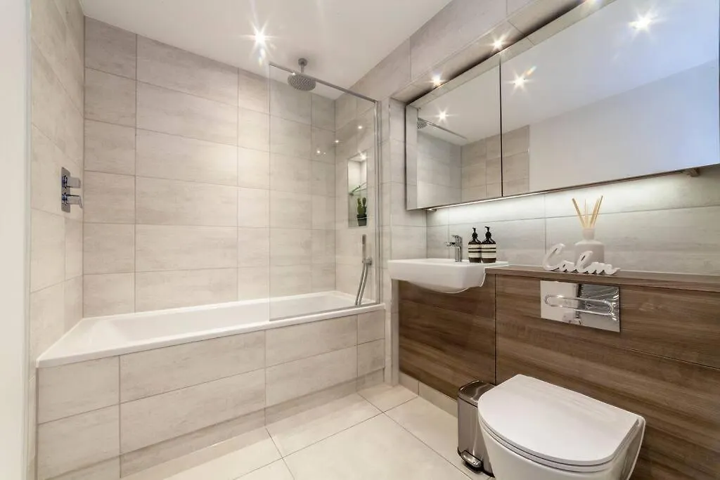 Apartment London Heathrow Skyline Deluxe 2Bd Condo West Drayton