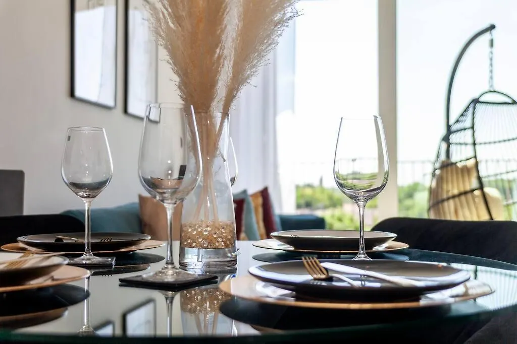 London Heathrow Skyline Deluxe 2Bd Condo West Drayton  0*, West Drayton (Middlesex) United Kingdom